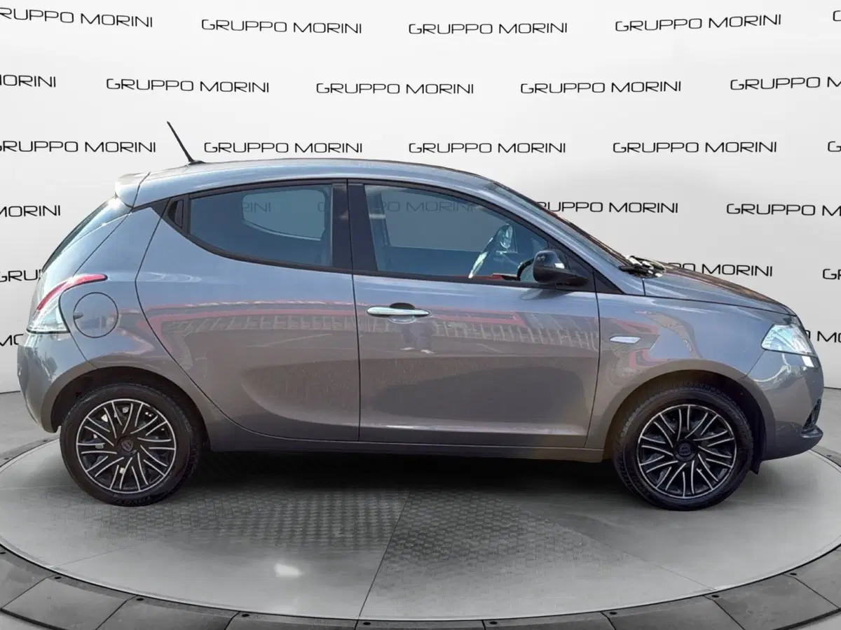 Lancia Ypsilon usata a Mantova (7)