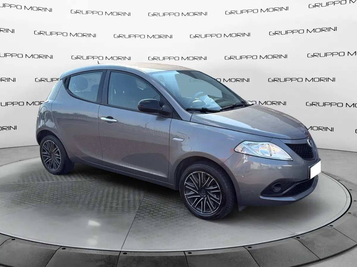 Lancia Ypsilon usata a Mantova (8)