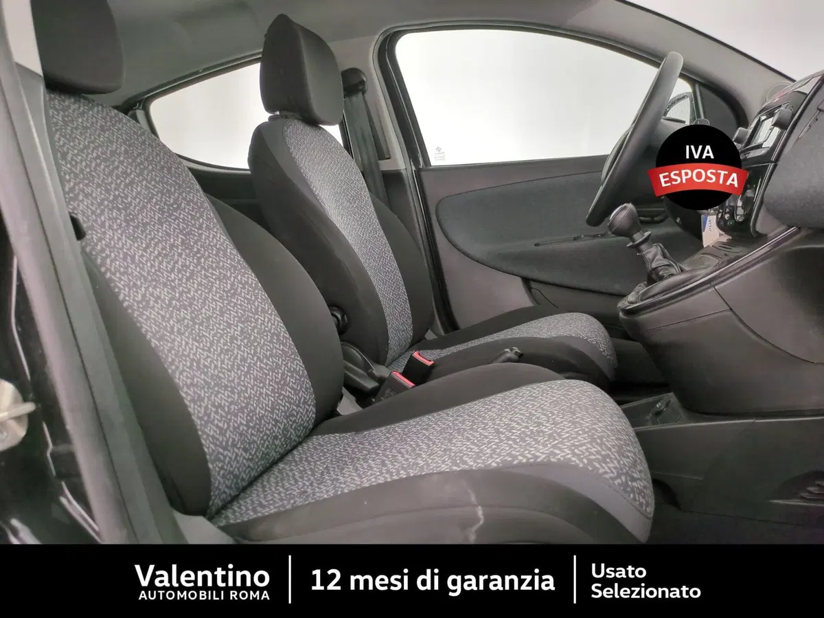 Lancia Ypsilon usata a Roma (13)