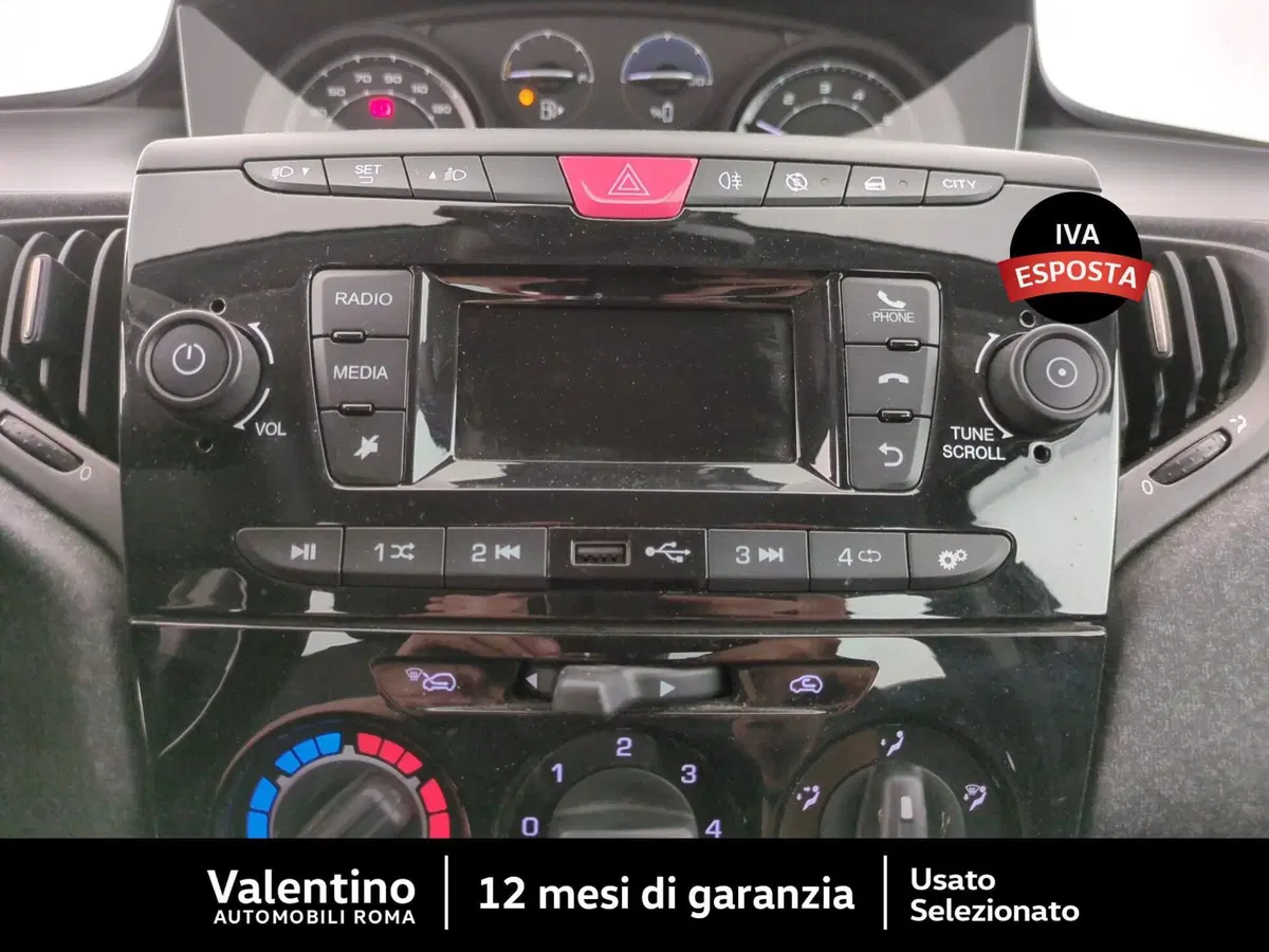 Lancia Ypsilon usata a Roma (17)
