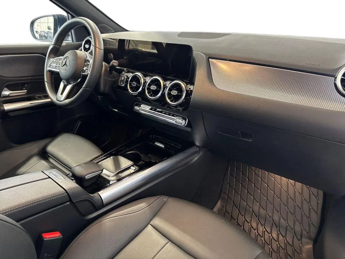 Mercedes-Benz GLA SUV usata a Bari (15)