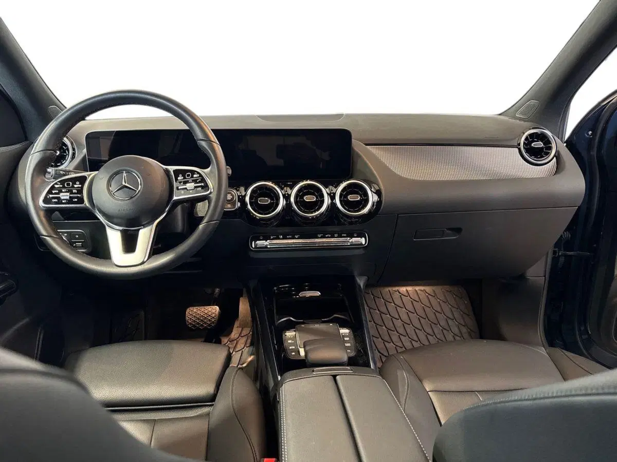 Mercedes-Benz GLA SUV usata a Bari (9)