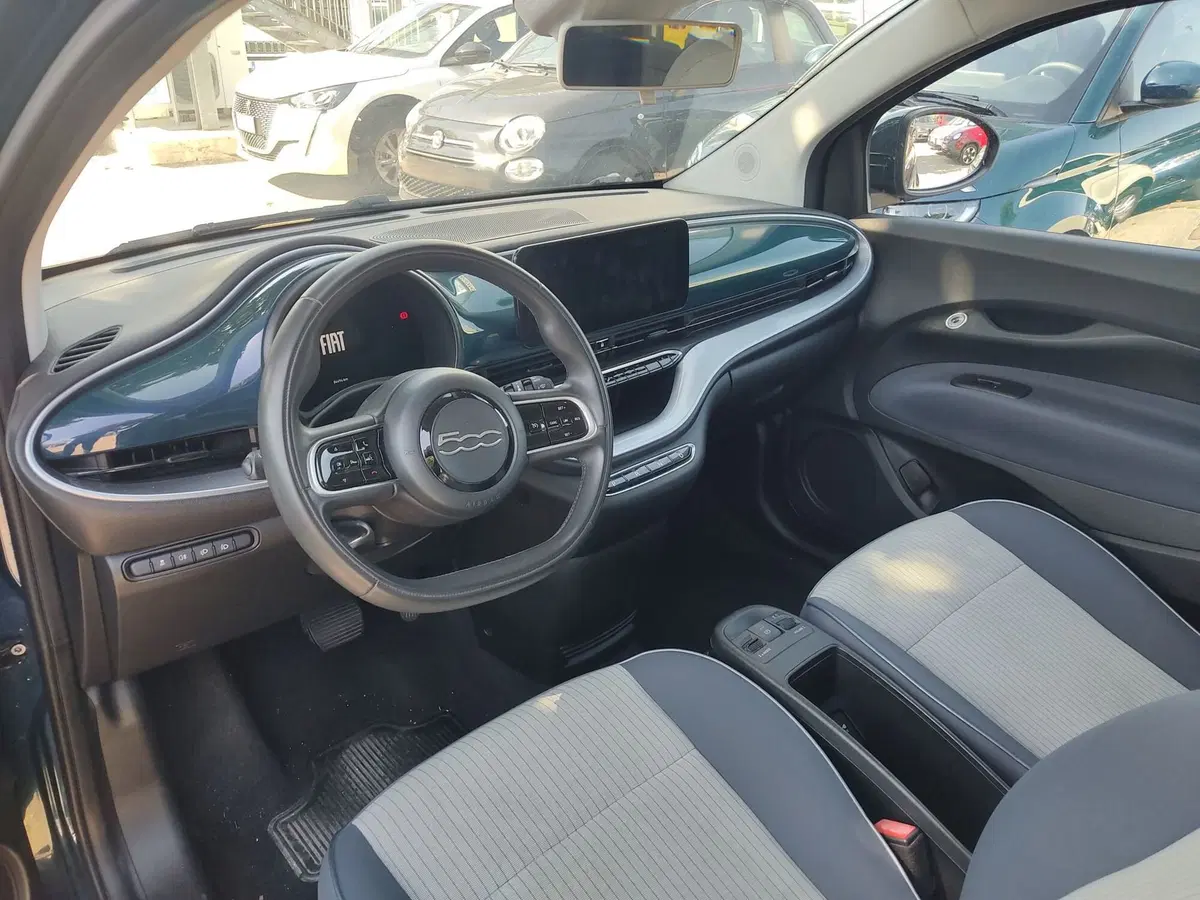 Fiat 500e Cabrio usata a Frosinone (6)