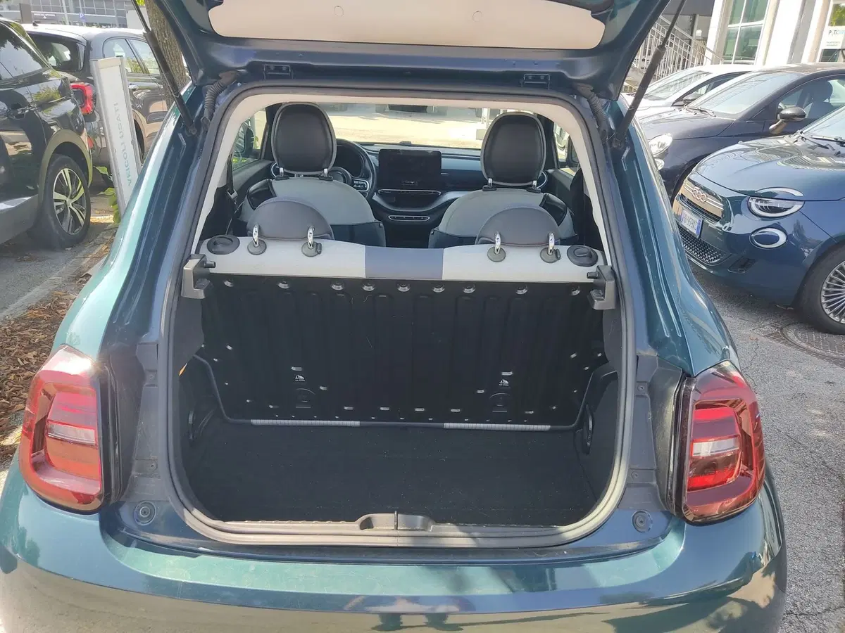 Fiat 500e Cabrio usata a Frosinone (7)