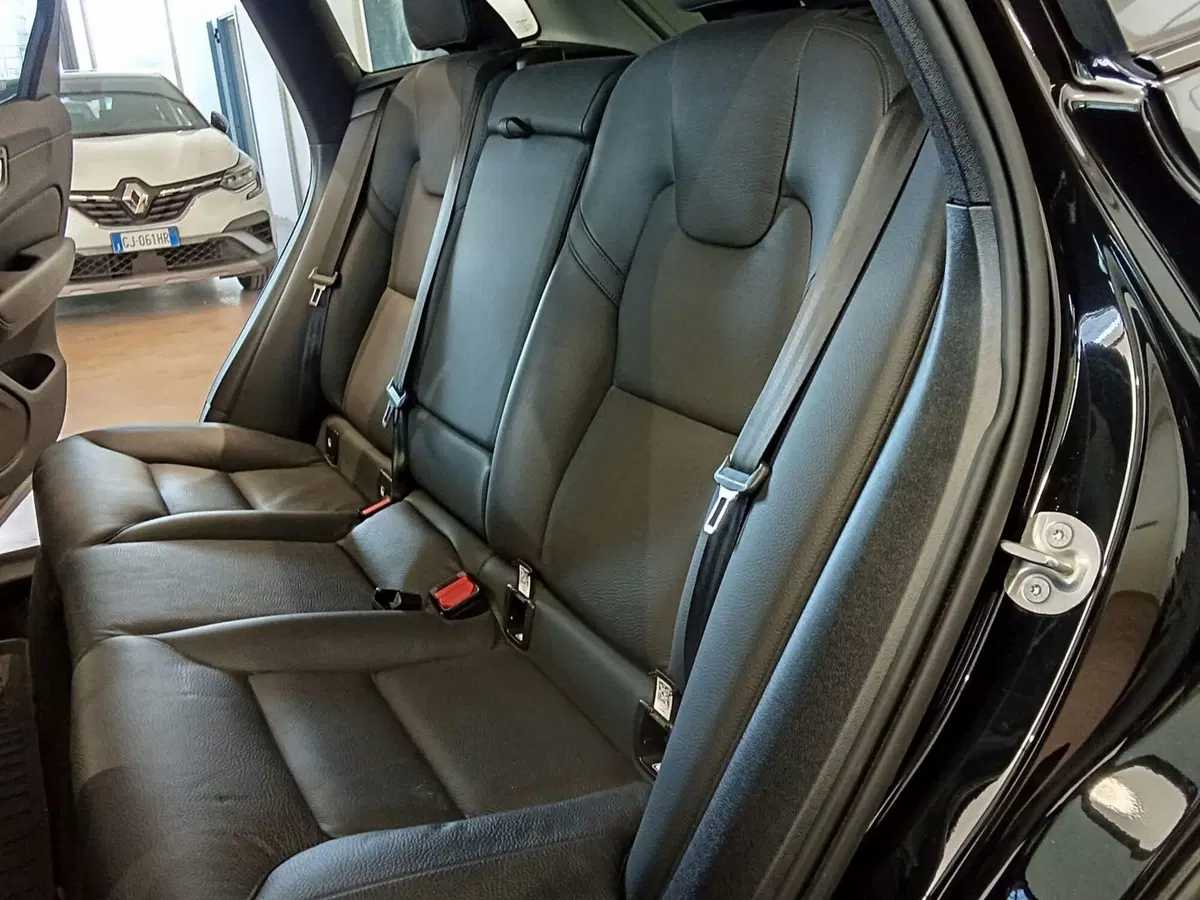 Volvo XC60 usata a Rimini (13)