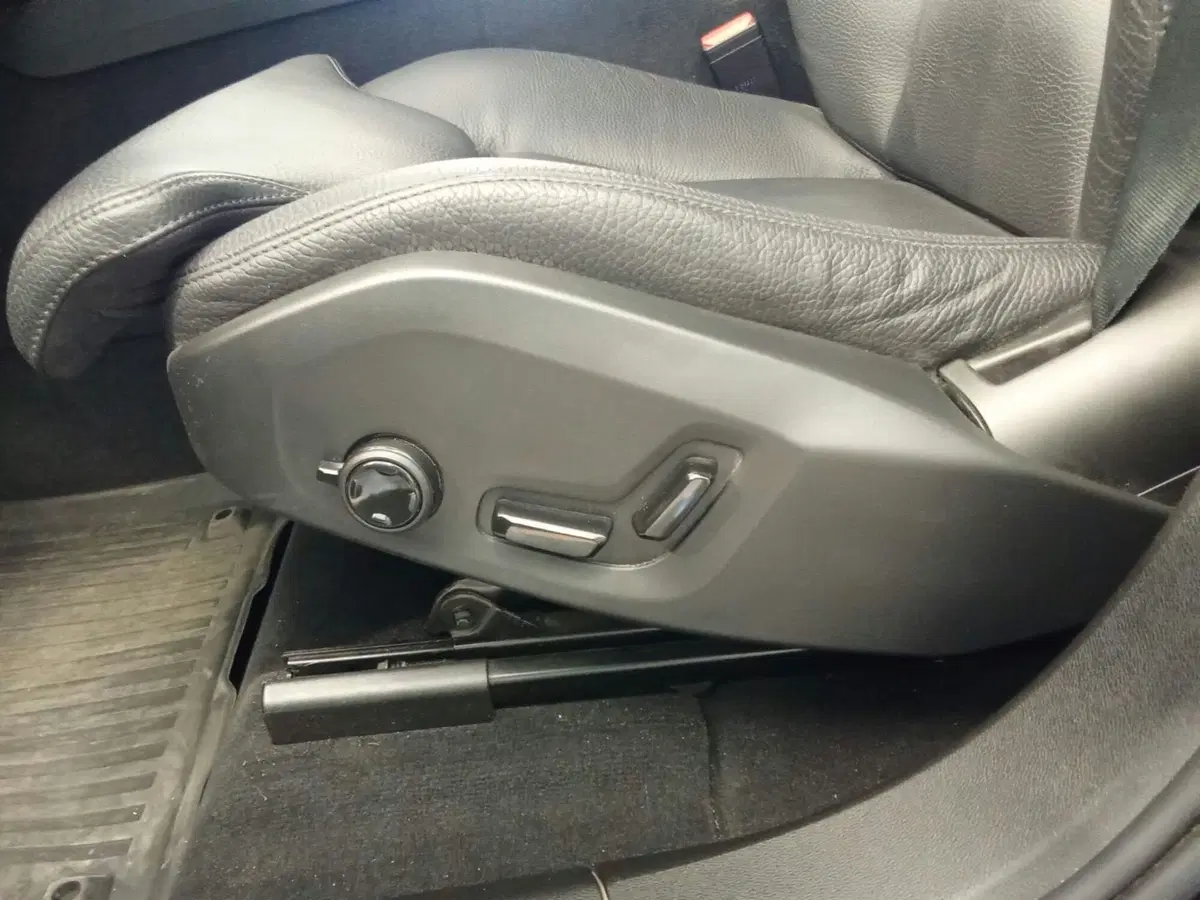 Volvo XC60 usata a Rimini (9)