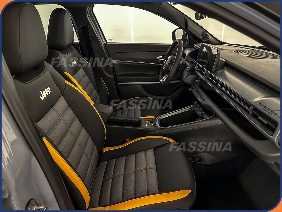 Jeep Avenger nuova a Milano (14)
