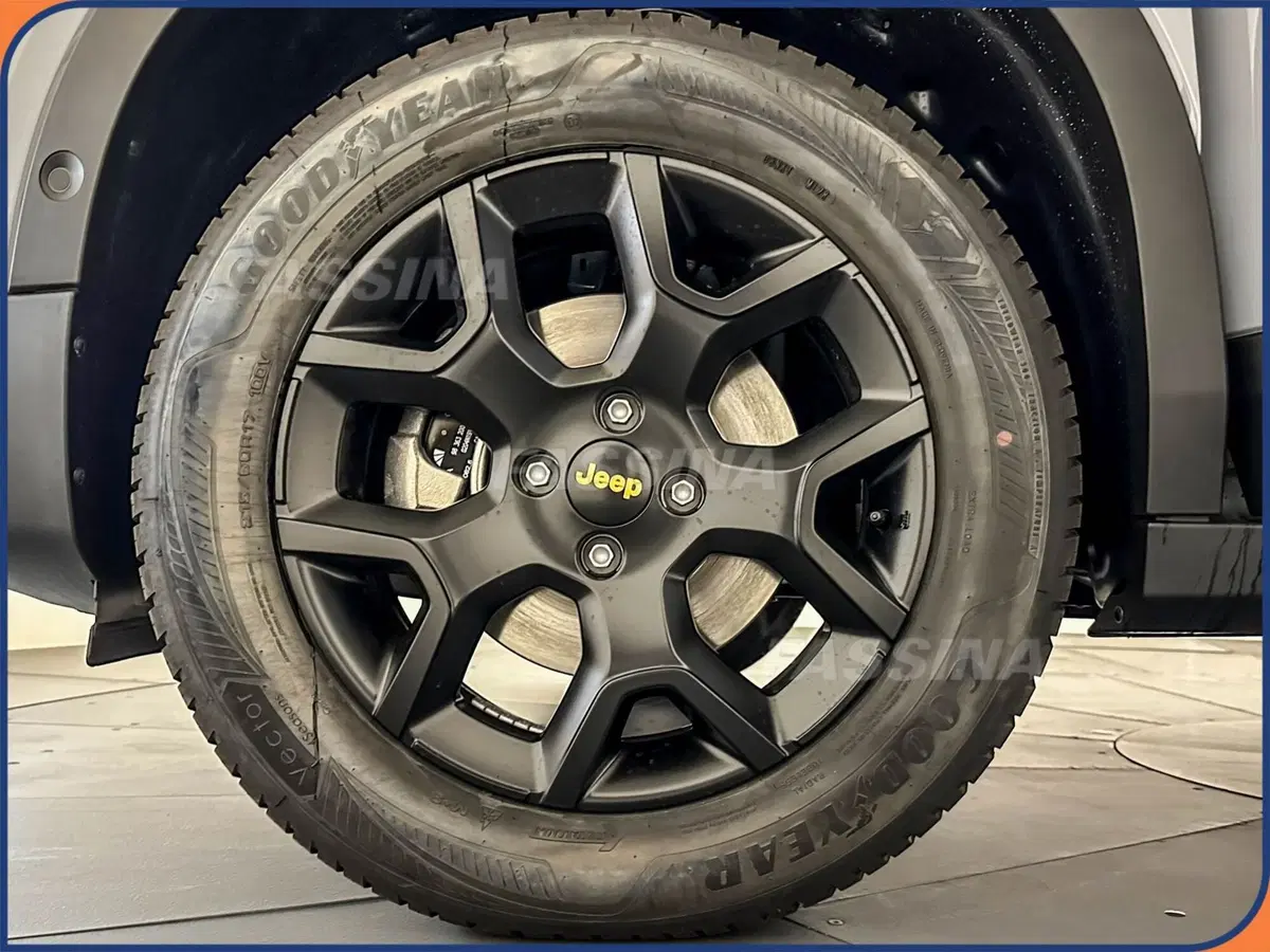Jeep Avenger nuova a Milano (7)