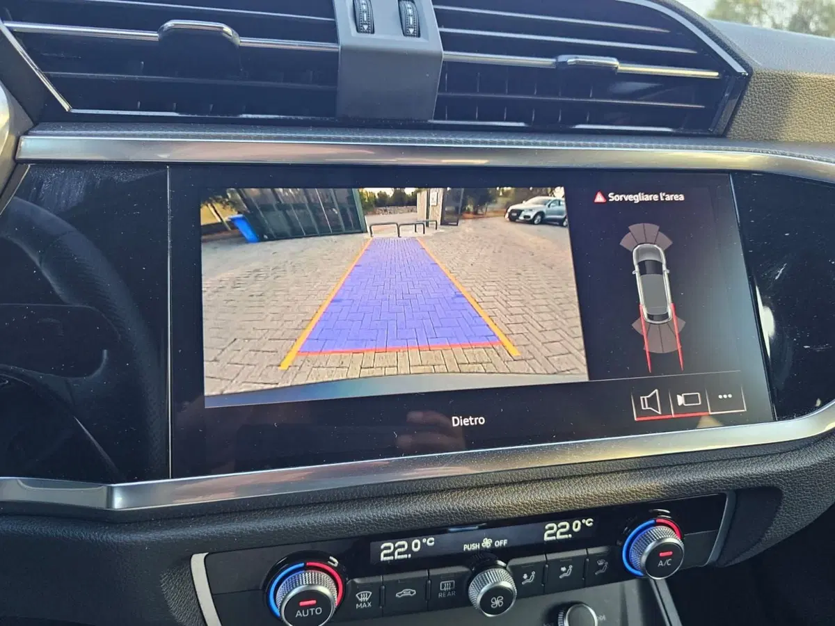 Audi Q3 Sportback usata a Bari (9)