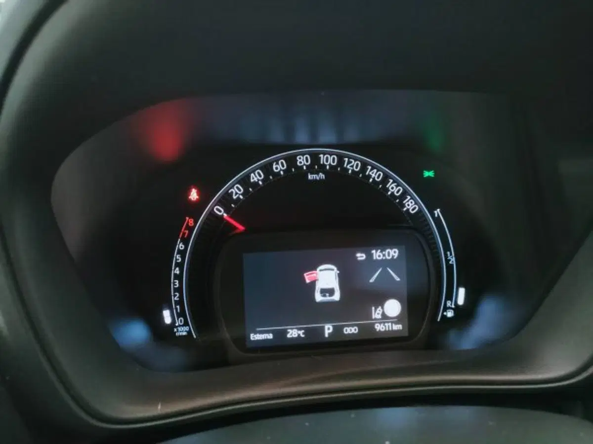 Toyota Aygo X usata a Teramo (16)