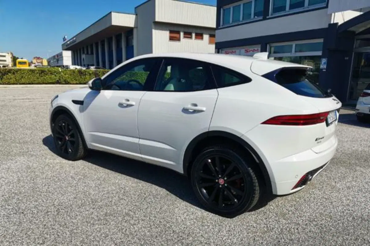 Jaguar E-Pace usata a Udine (3)