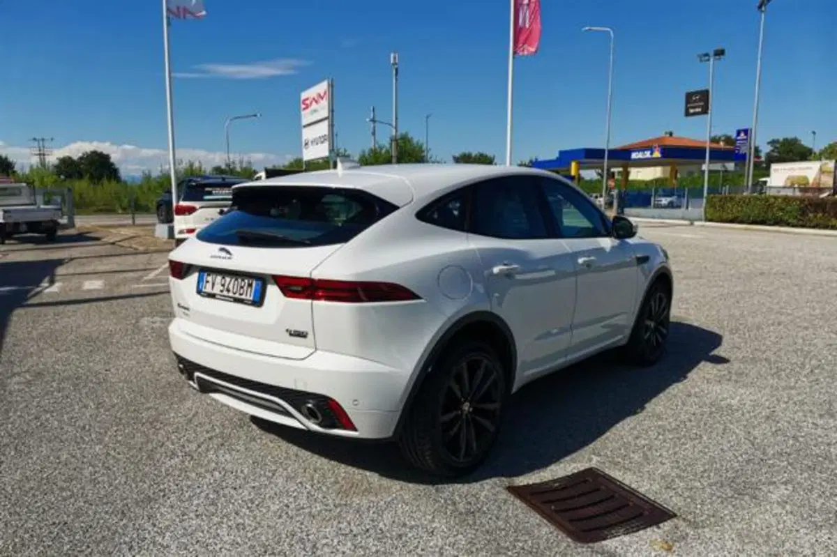Jaguar E-Pace usata a Udine (4)