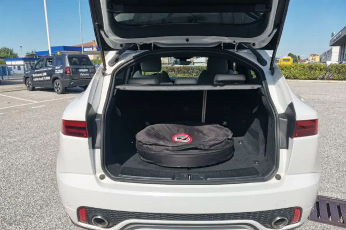 Jaguar E-Pace usata a Udine (5)