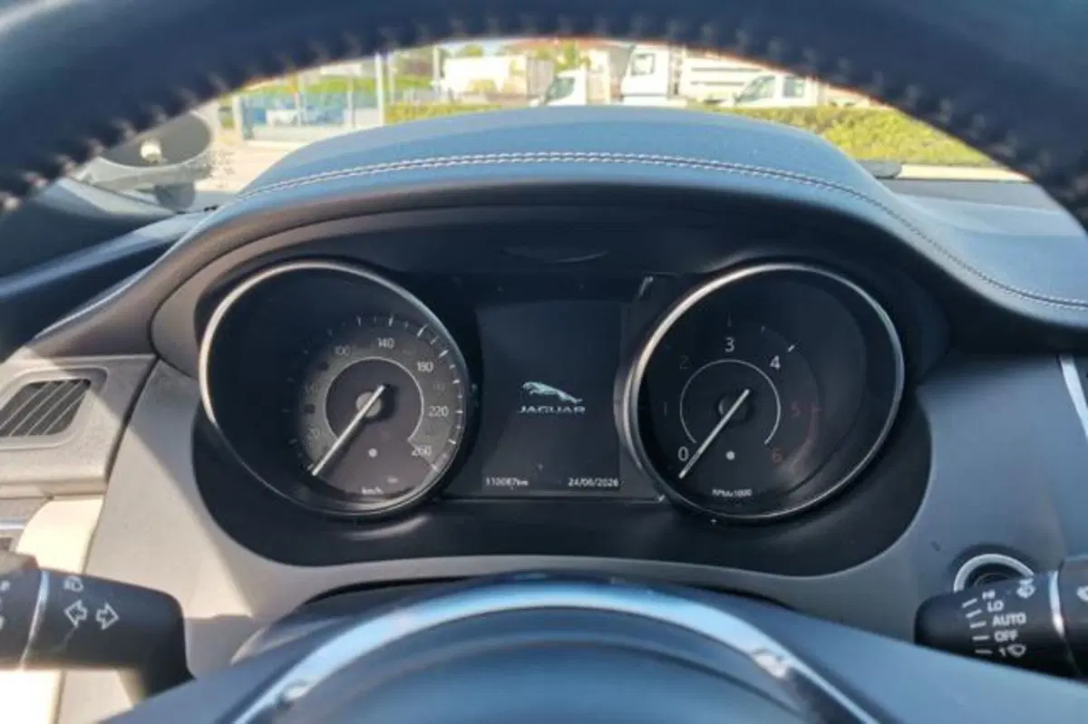 Jaguar E-Pace usata a Udine (9)