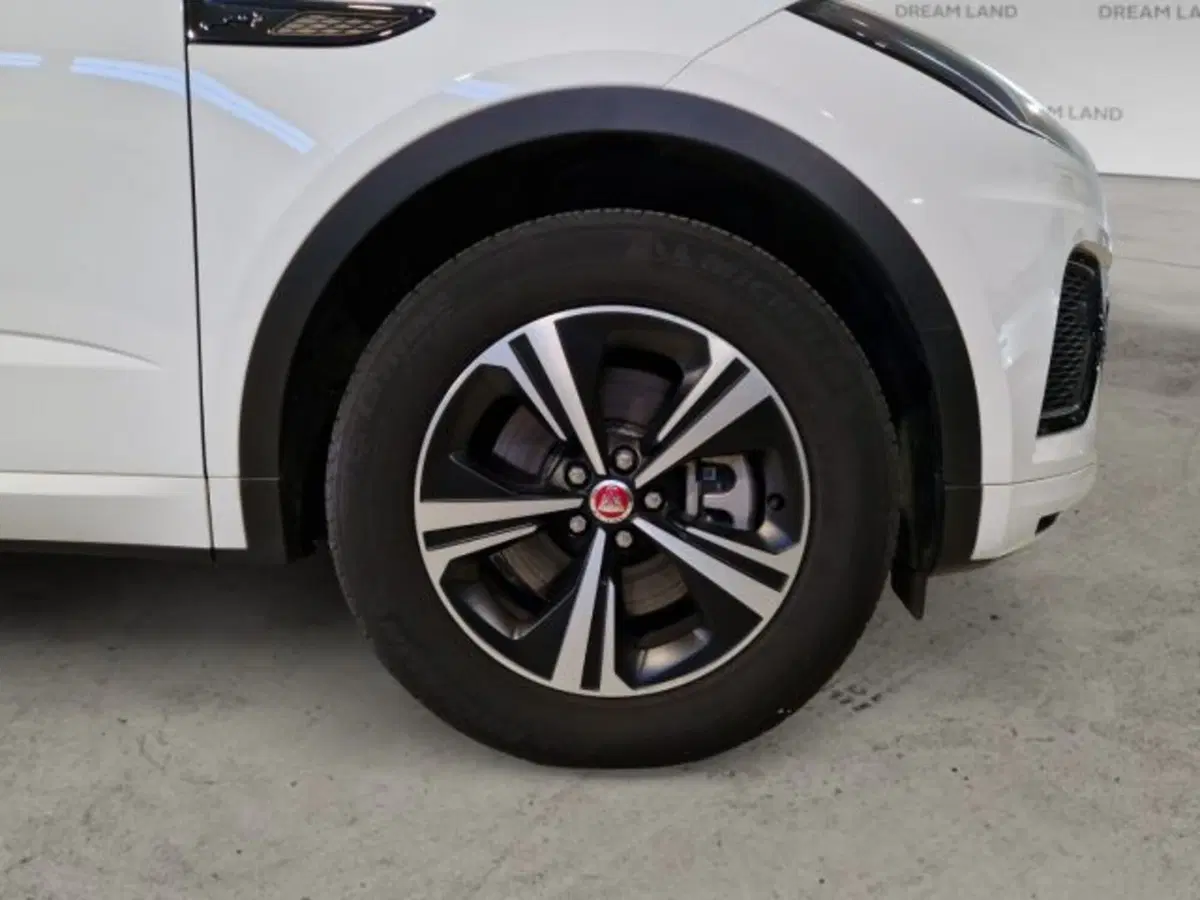 Jaguar E-Pace usata a Livorno (10)