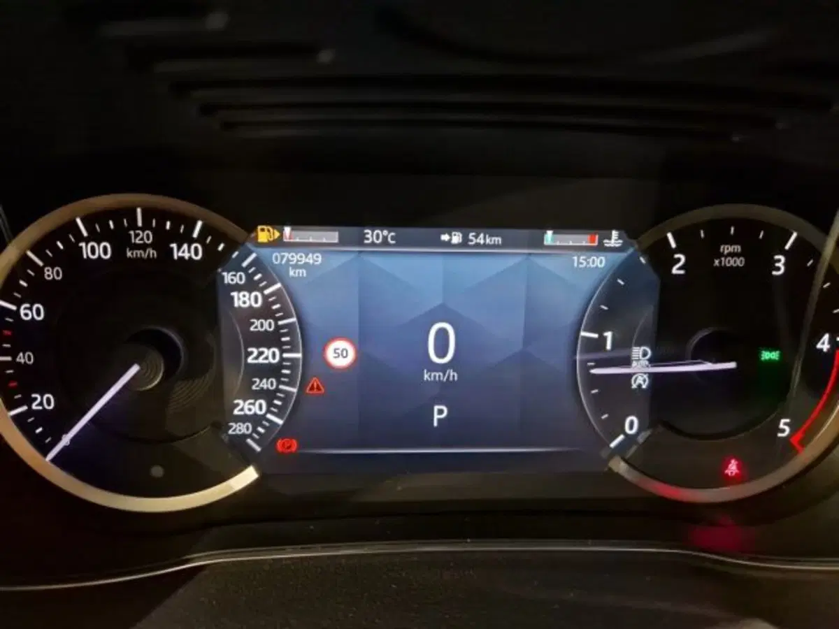 Jaguar E-Pace usata a Livorno (11)