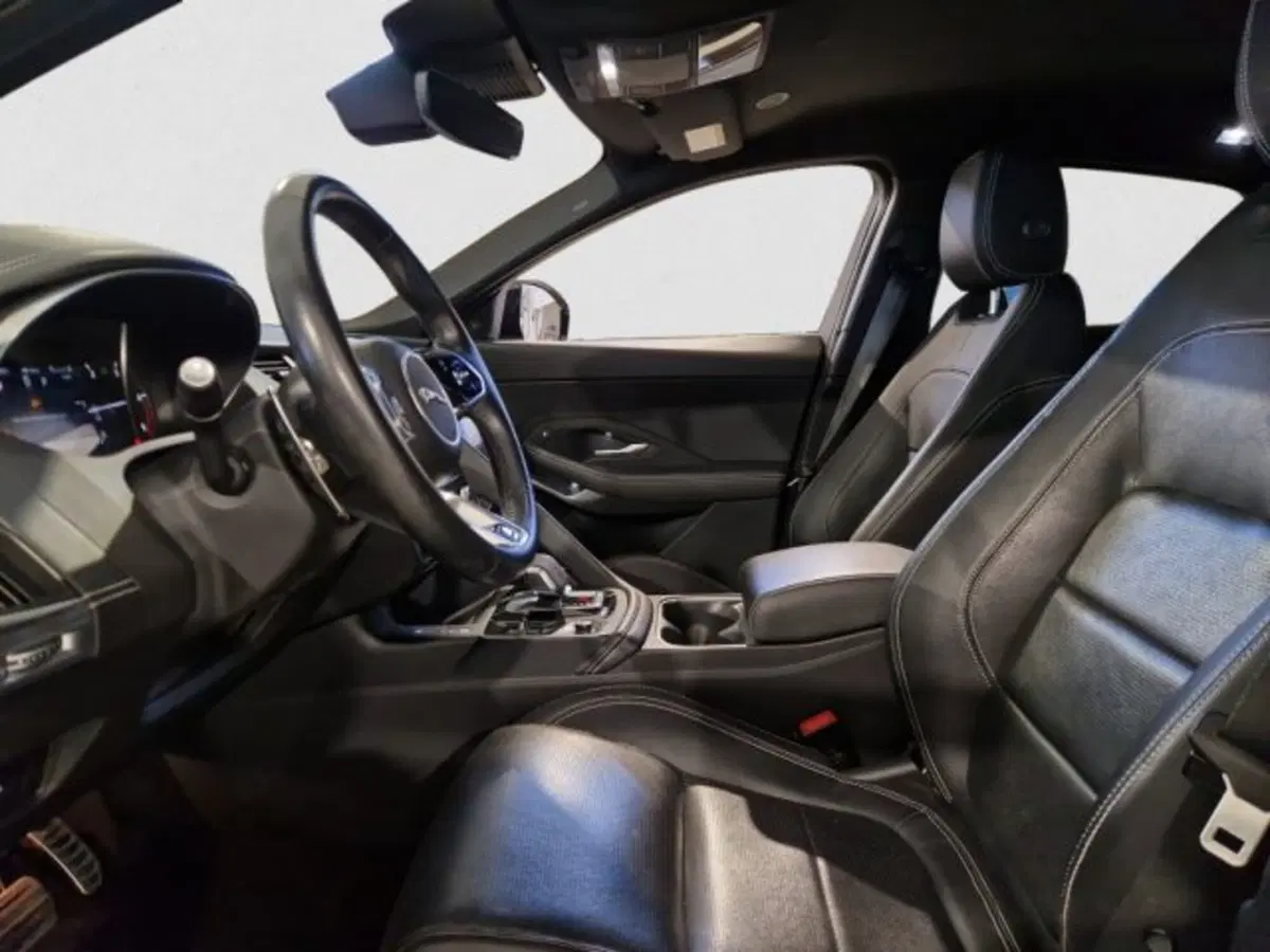 Jaguar E-Pace usata a Livorno (14)