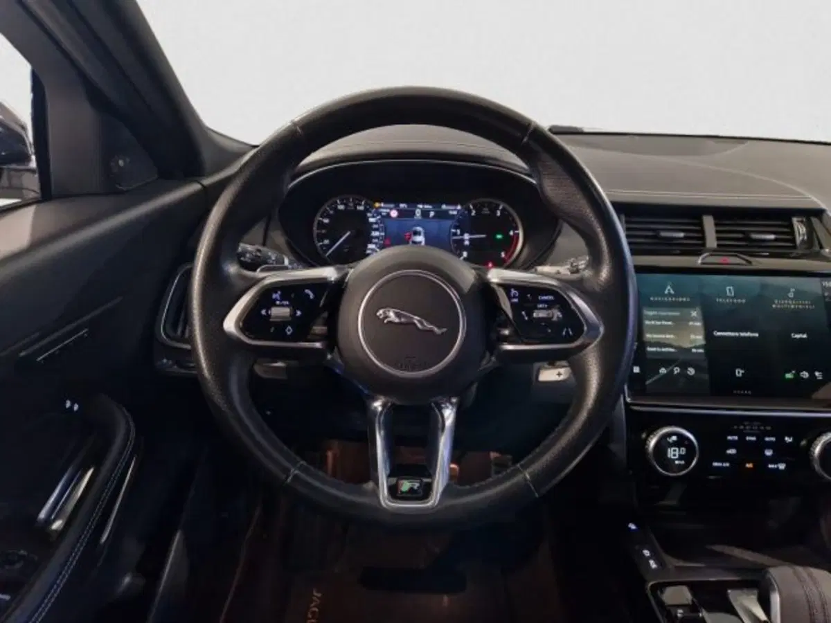 Jaguar E-Pace usata a Livorno (16)
