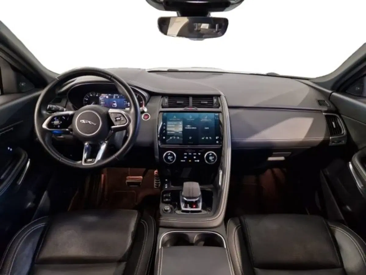Jaguar E-Pace usata a Livorno (5)