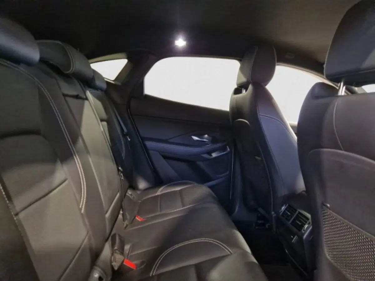 Jaguar E-Pace usata a Livorno (6)