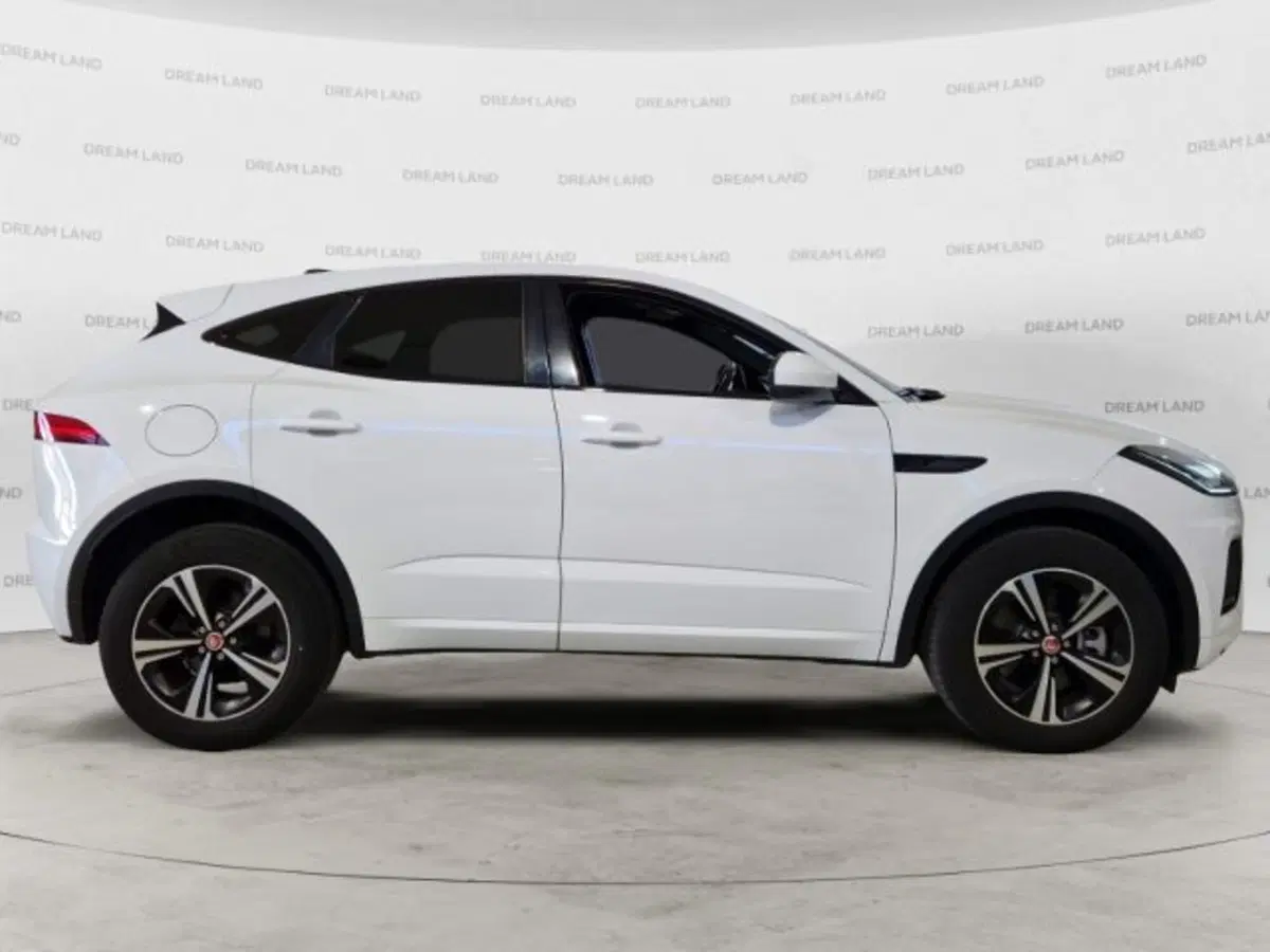 Jaguar E-Pace usata a Livorno (7)
