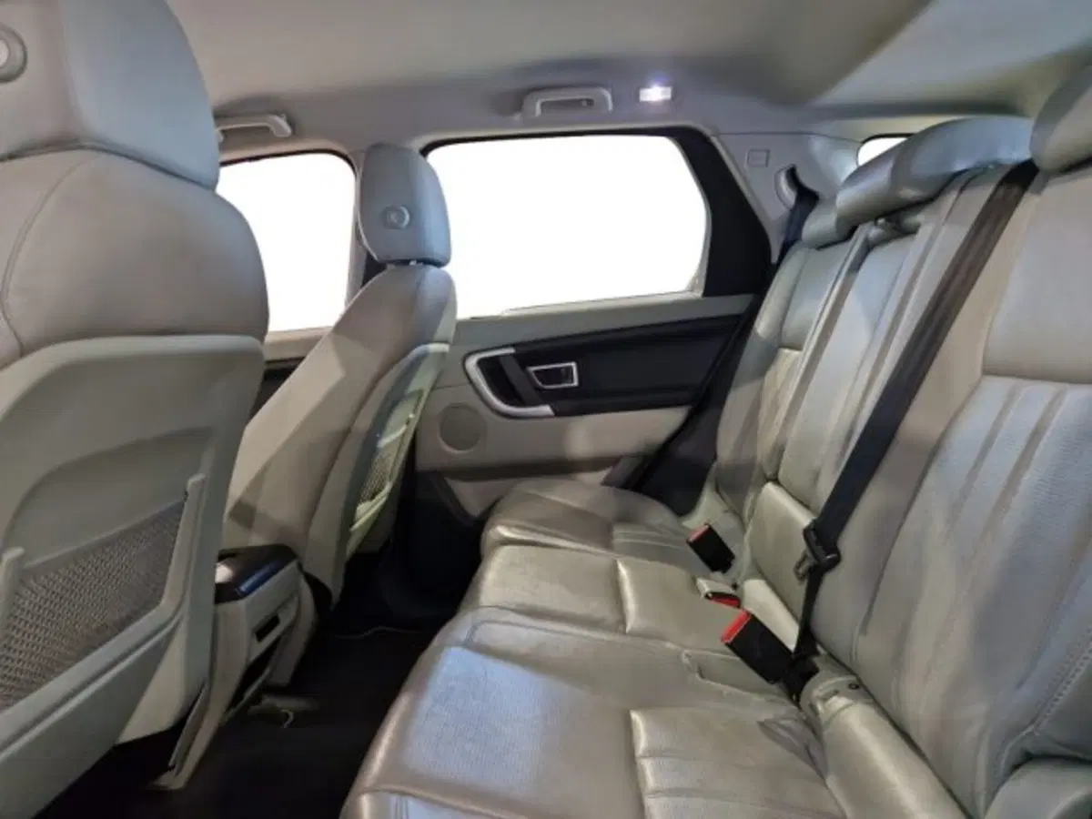 Land Rover Discovery Sport usata a Livorno (17)