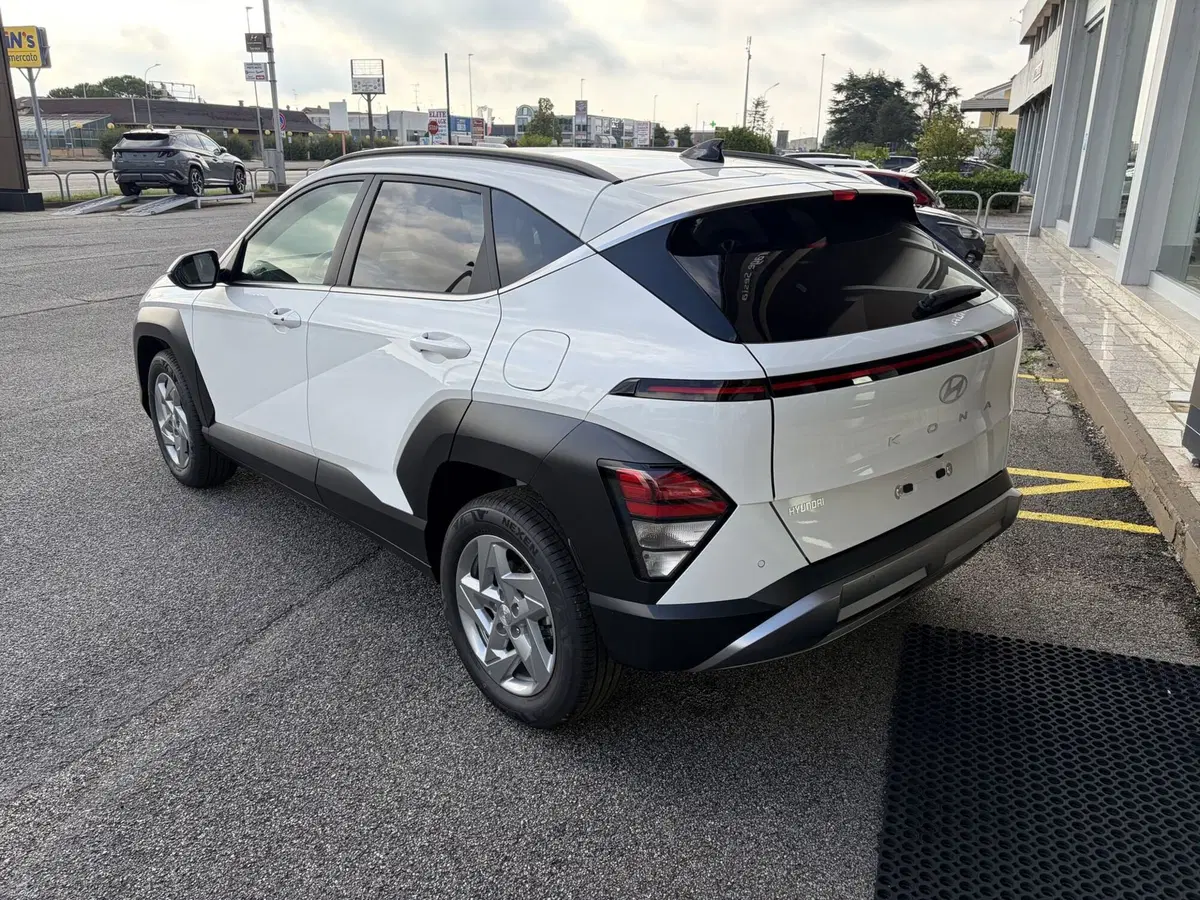 Hyundai Kona nuova a Vercelli (3)
