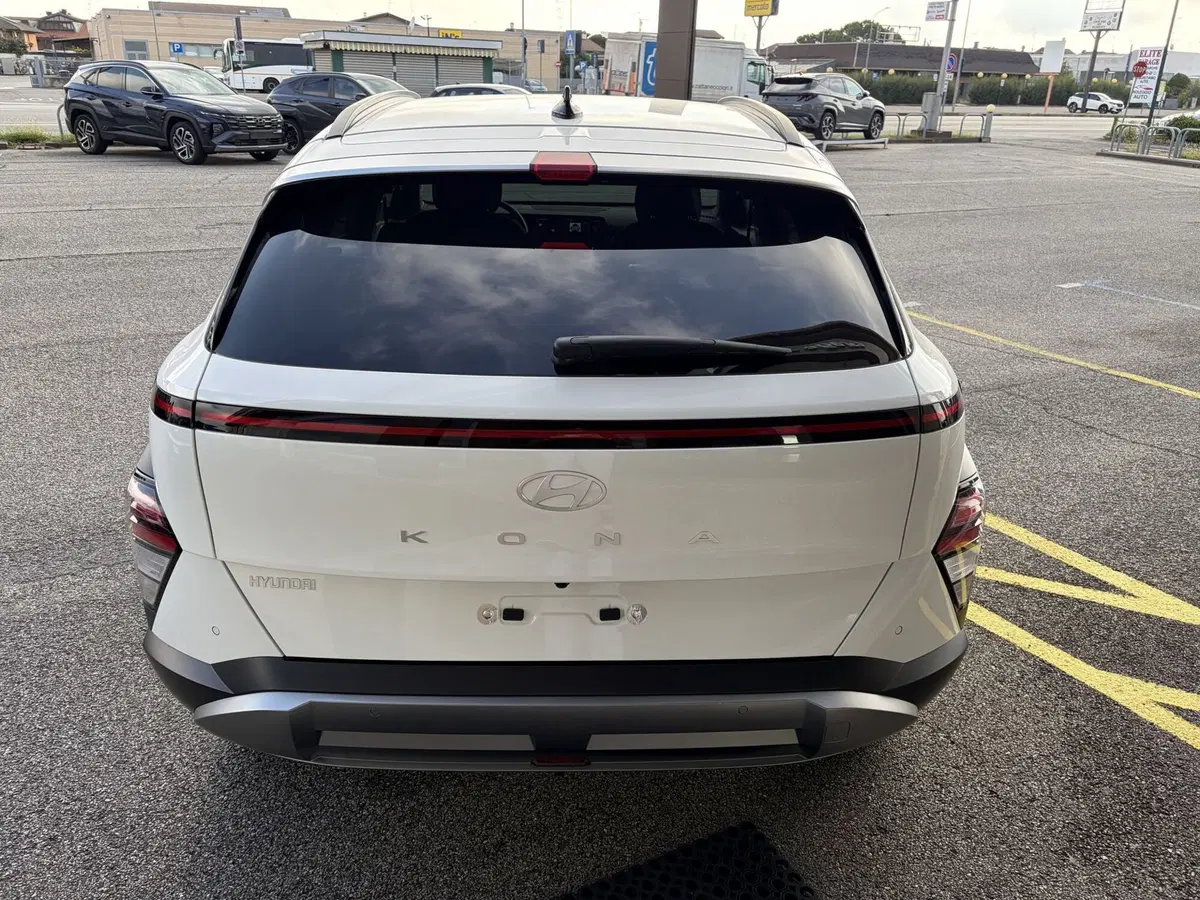 Hyundai Kona nuova a Vercelli (4)
