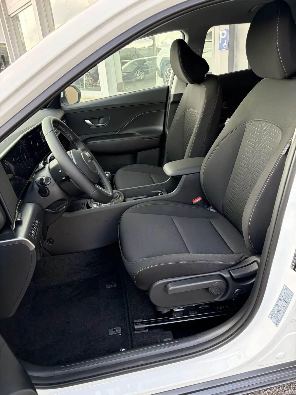 Hyundai Kona nuova a Vercelli (8)