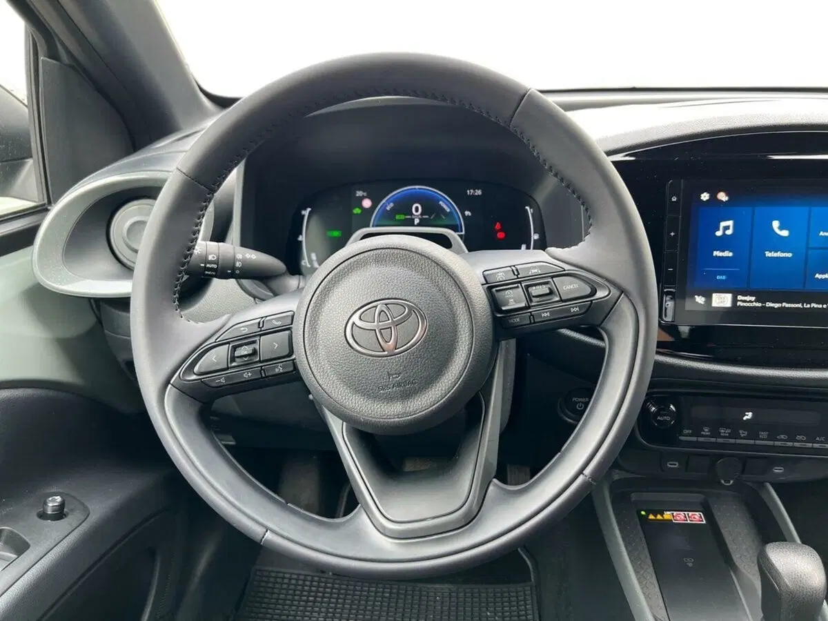 Toyota Aygo X usata a Sondrio (7)
