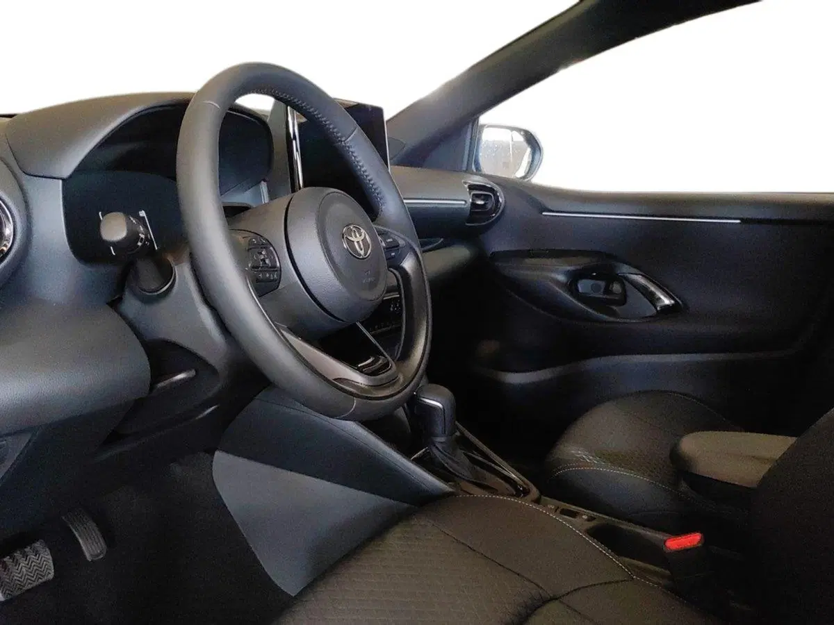 Toyota Yaris Cross nuova a Milano (7)