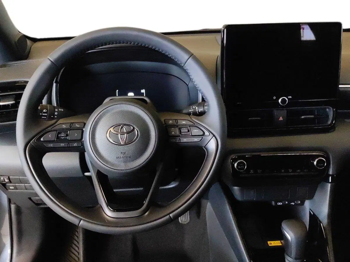 Toyota Yaris Cross nuova a Milano (8)