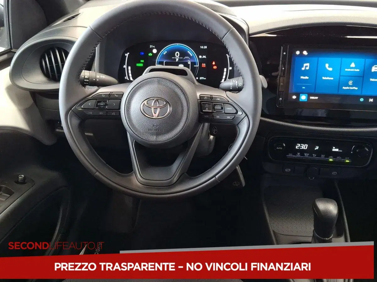 Toyota Aygo X nuova a Teramo (17)