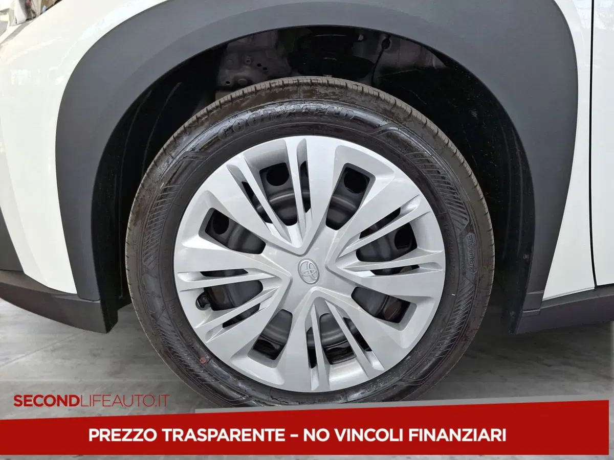 Toyota Aygo X nuova a Teramo (7)