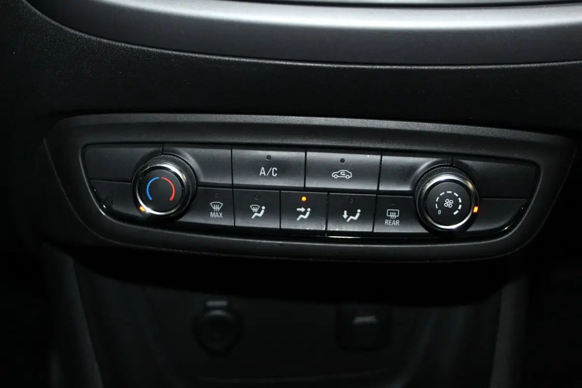Opel Crossland X usata a Cremona (11)