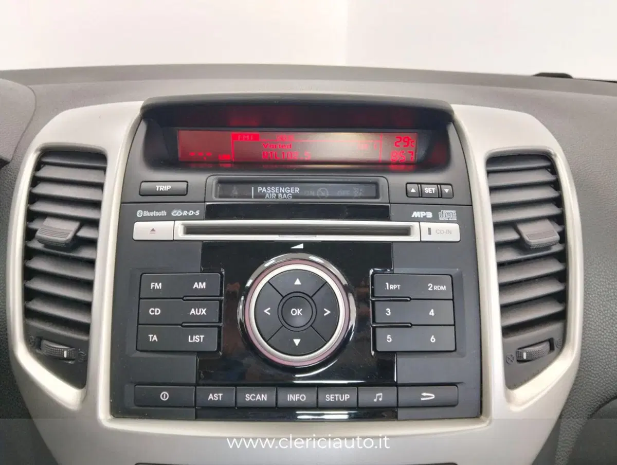 Kia Venga usata a Como (12)