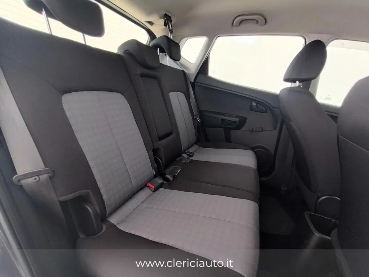 Kia Venga usata a Como (5)