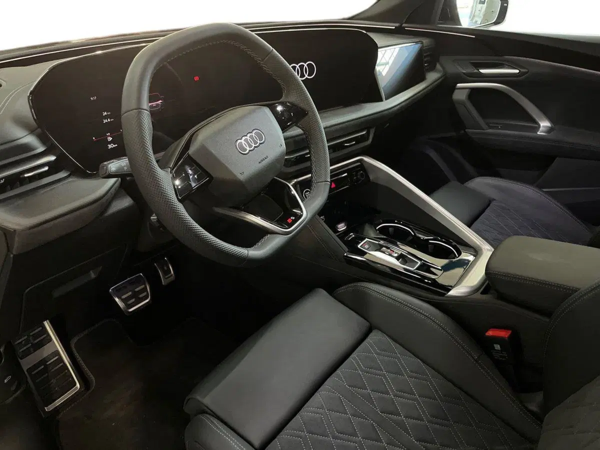Audi Q5 Sportback nuova a Matera (10)