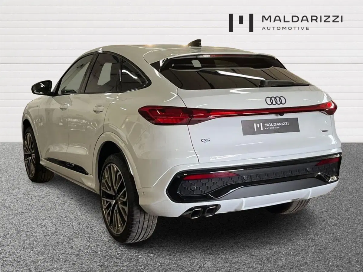 Audi Q5 Sportback nuova a Matera (4)