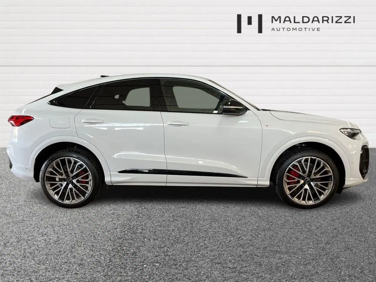 Audi Q5 Sportback nuova a Matera (5)