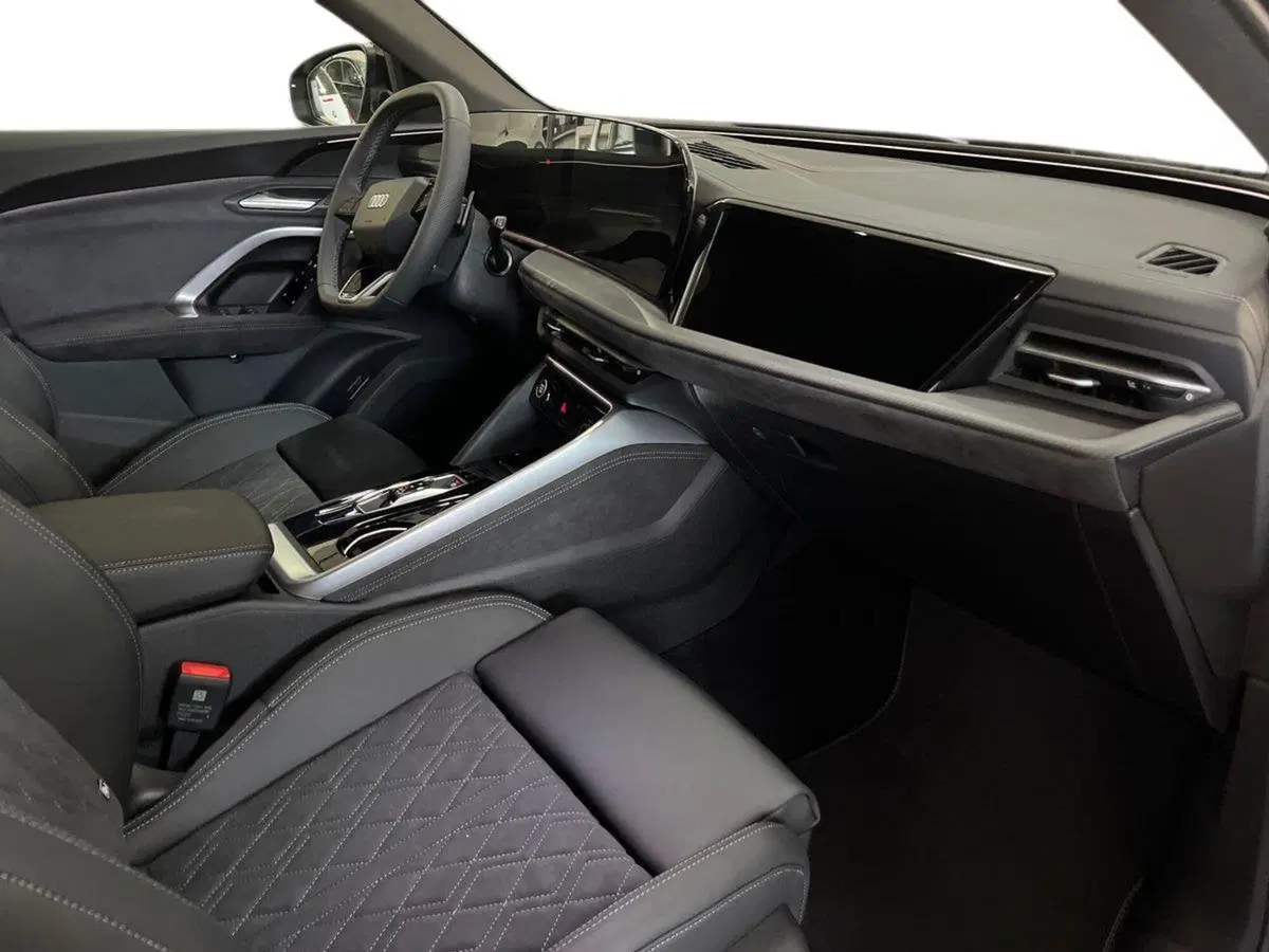 Audi Q5 Sportback nuova a Matera (9)