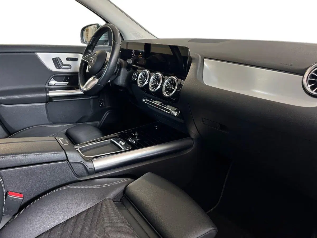Mercedes-Benz GLA SUV usata a Bari (9)