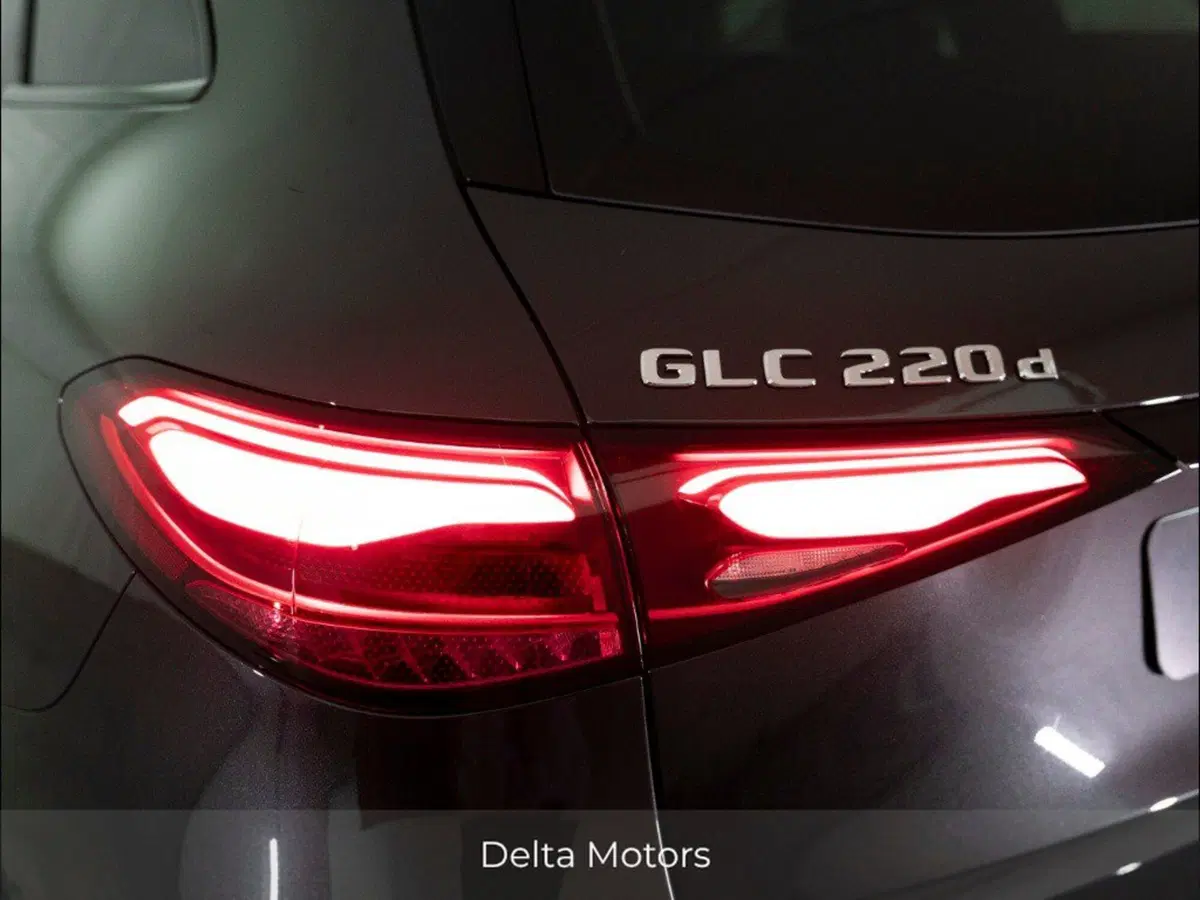 Mercedes-Benz GLC Coupé nuova a Macerata (8)