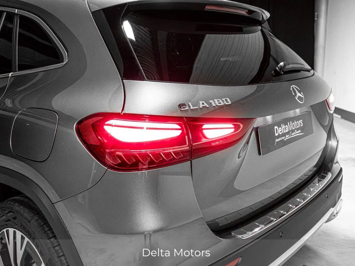Mercedes-Benz GLA SUV nuova a Ancona (9)