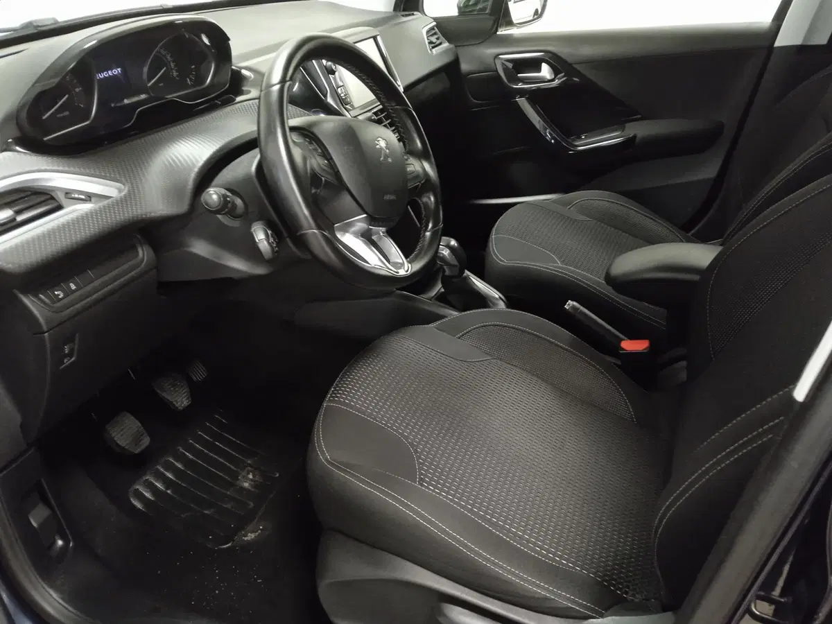Peugeot 208 usata a Torino (11)