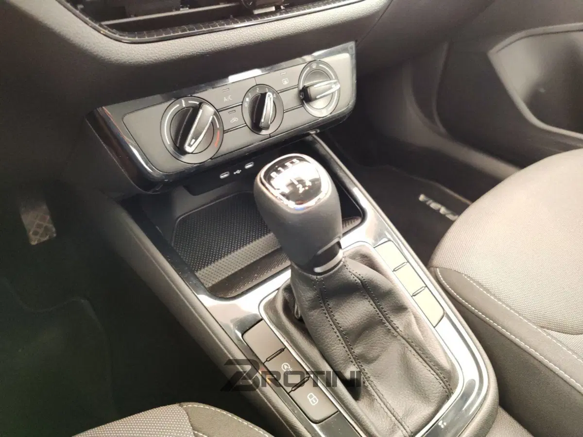 Skoda Fabia usata a Massa-Carrara (11)