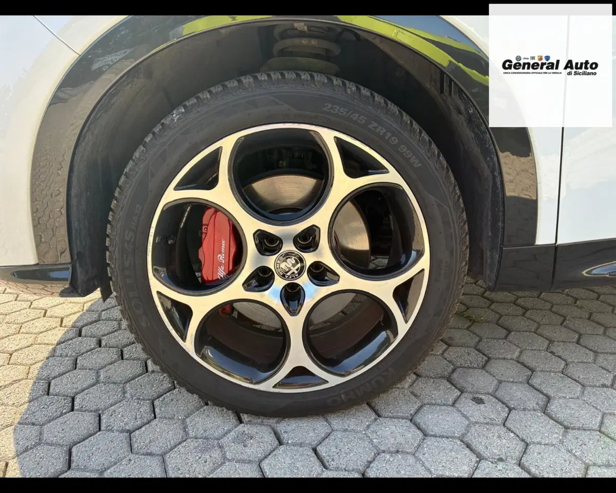 Alfa Romeo Tonale usata a Lucca (9)