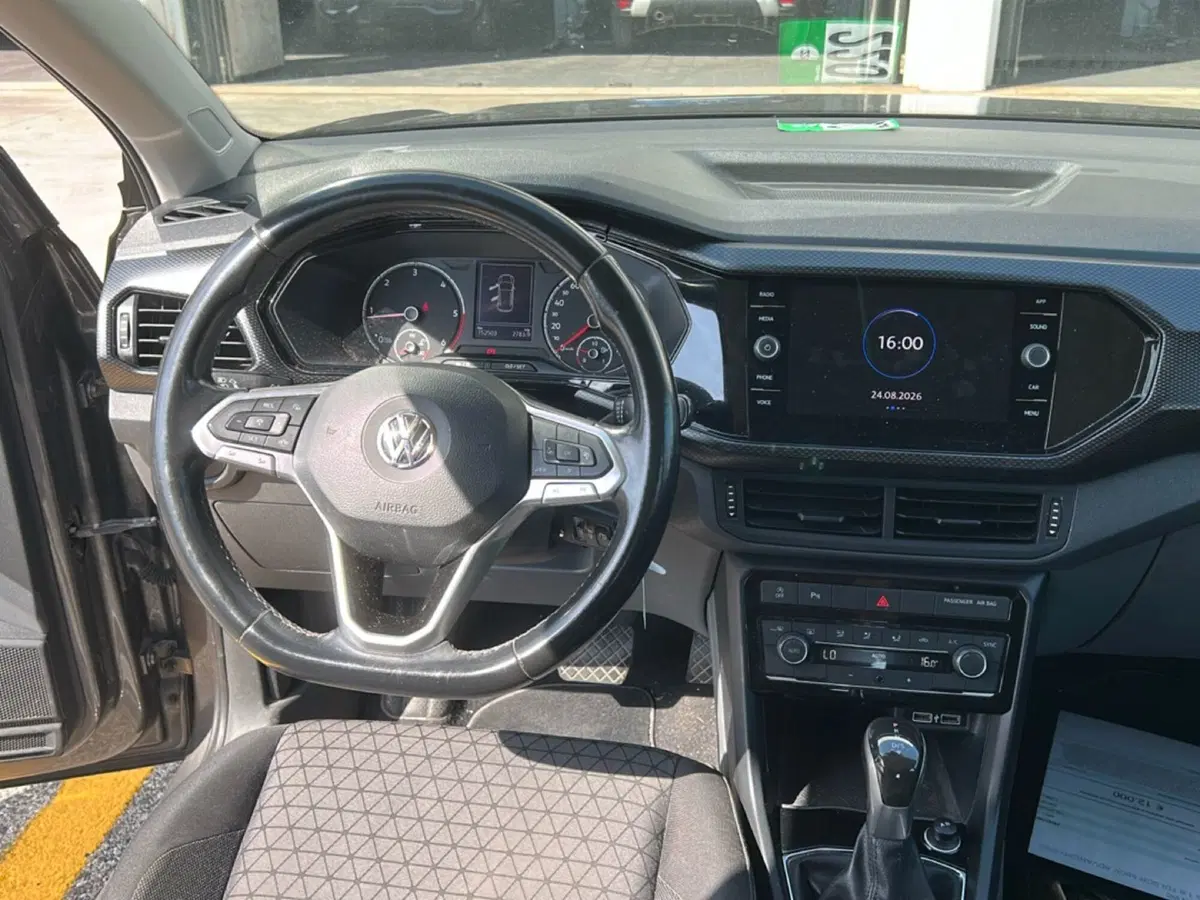 Volkswagen T-Cross usata a Roma (10)