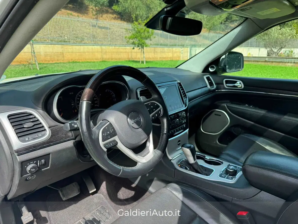 Jeep Grand Cherokee usata a Salerno (17)
