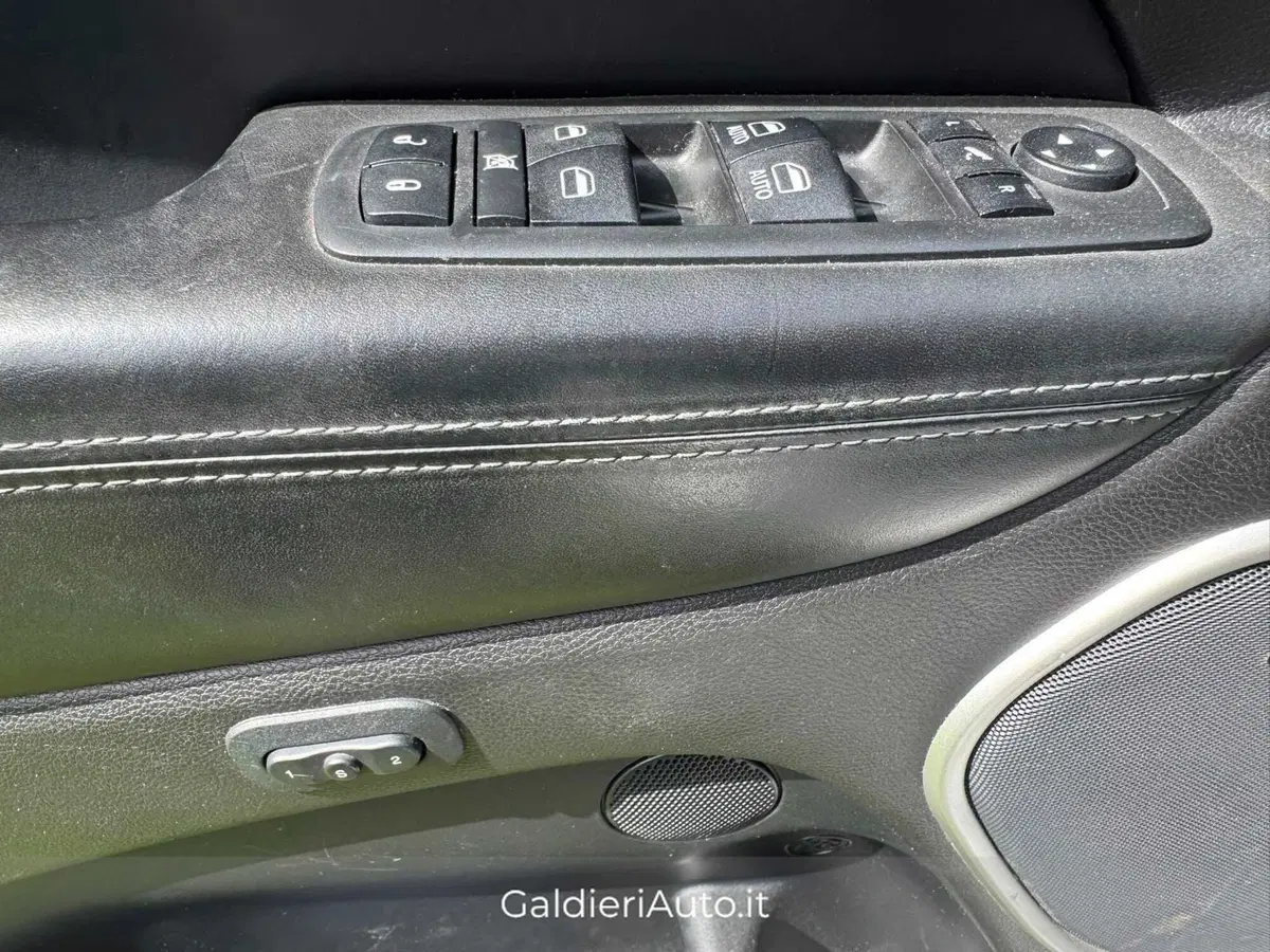 Jeep Grand Cherokee usata a Salerno (19)